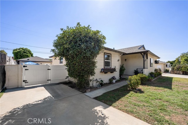 Detail Gallery Image 3 of 34 For 19758 Hart St, Winnetka,  CA 91306 - 4 Beds | 3 Baths