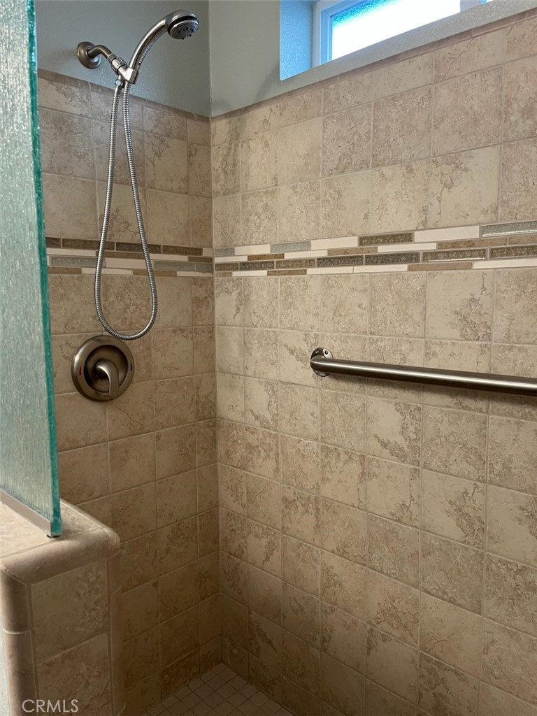 https://media.crmls.org/medias/39dd3c8b-2f58-4de7-a537-62bb6c813f79.jpg?preset=X-Large