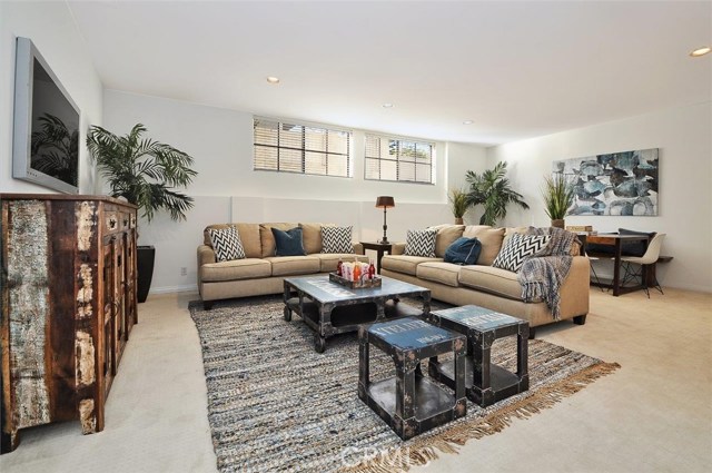 109 Guadalupe Avenue, Redondo Beach, California 90277, 4 Bedrooms Bedrooms, ,2 BathroomsBathrooms,Residential,Sold,Guadalupe,PV17120512