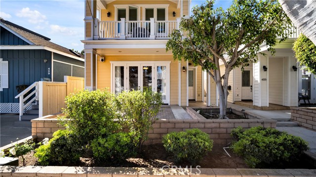 Detail Gallery Image 2 of 30 For 431 Iris Ave, Corona Del Mar,  CA 92625 - 3 Beds | 3 Baths
