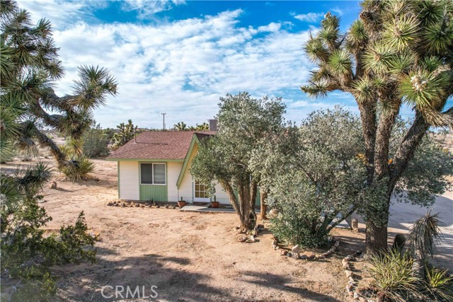Detail Gallery Image 2 of 24 For 57620 Buena Vista Dr, Yucca Valley,  CA 92284 - 2 Beds | 1 Baths