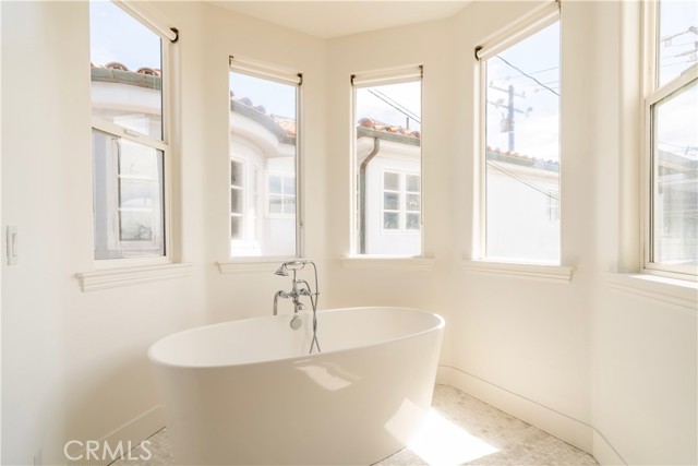300 19TH Street, Manhattan Beach CA: https://media.crmls.org/medias/39de7f3a-e5a1-4a52-868c-78b171834469.jpg