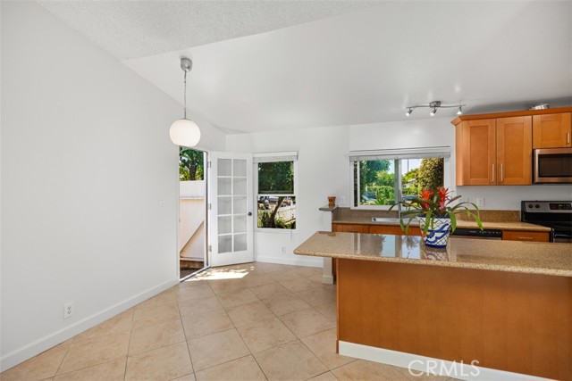 Detail Gallery Image 12 of 38 For 9422 Sunridge Dr, Huntington Beach,  CA 92646 - 3 Beds | 2 Baths