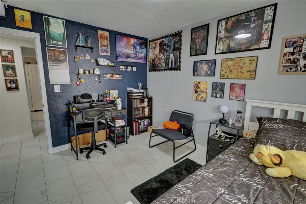 https://media.crmls.org/medias/39df4515-d61b-45b0-b948-548d19cdce3c.jpg?preset=X-Large