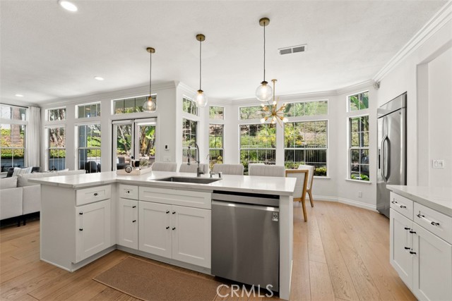 Detail Gallery Image 14 of 75 For 27153 Woodbluff Rd, Laguna Hills,  CA 92653 - 5 Beds | 4/1 Baths
