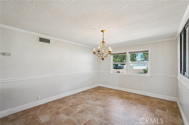 Detail Gallery Image 5 of 35 For 16055 Saint Timothy Rd, Apple Valley,  CA 92307 - 3 Beds | 3 Baths