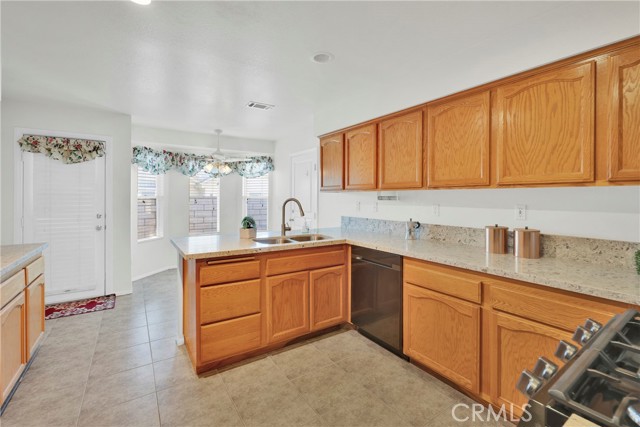 11246 Pleasant Hills Drive, Apple Valley CA: https://media.crmls.org/medias/39e0fa69-13ab-4e8a-8267-1904c61ca398.jpg