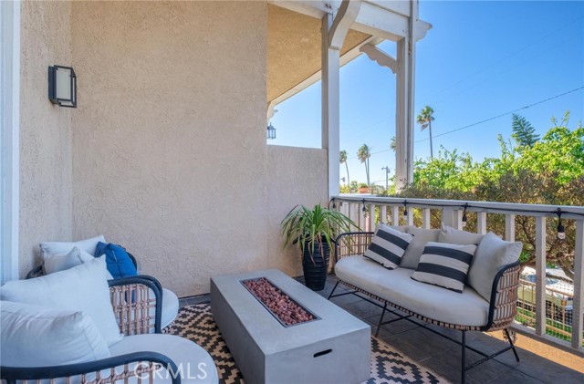 Detail Gallery Image 5 of 43 For 222 S Guadalupe Ave #1,  Redondo Beach,  CA 90277 - 4 Beds | 2/1 Baths