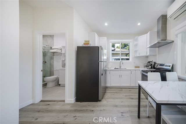 Detail Gallery Image 9 of 23 For 12809 Woodley Ave, Granada Hills,  CA 91344 - 1 Beds | 1 Baths