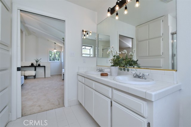 4058 Shadyglade Avenue, Studio City CA: https://media.crmls.org/medias/39e1f141-923d-4902-997f-873f78bc7753.jpg