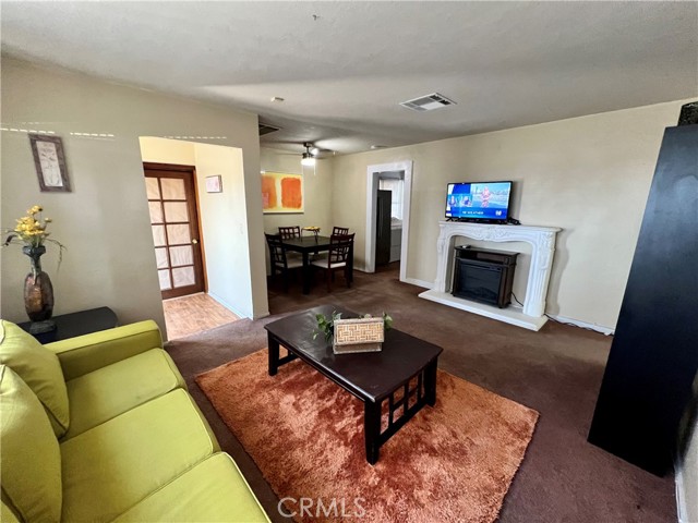 Detail Gallery Image 5 of 7 For 3112 W Avenue N #B,  Palmdale,  CA 93551 - 2 Beds | 1 Baths
