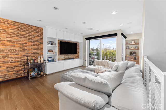 Detail Gallery Image 15 of 51 For 1530 Greenwich Way, Costa Mesa,  CA 92627 - 2 Beds | 3/1 Baths