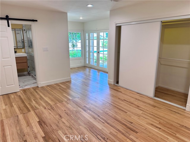 5369 Topeka Drive, Tarzana CA: https://media.crmls.org/medias/39e22dcd-85fb-4f37-ba72-1b3638dbb85e.jpg