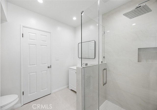 826 E Olive Avenue, Burbank CA: https://media.crmls.org/medias/39e2a7dd-6f61-4641-9103-cbe66342e0b8.jpg