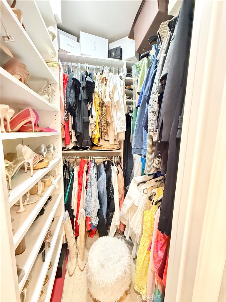 https://media.crmls.org/medias/39e2f386-2b08-4f1d-8bbc-0a82e8f71cc2.jpg?preset=X-Large