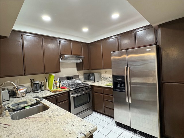 Detail Gallery Image 8 of 21 For 3381 Bandit Cir, Huntington Beach,  CA 92649 - 3 Beds | 3 Baths