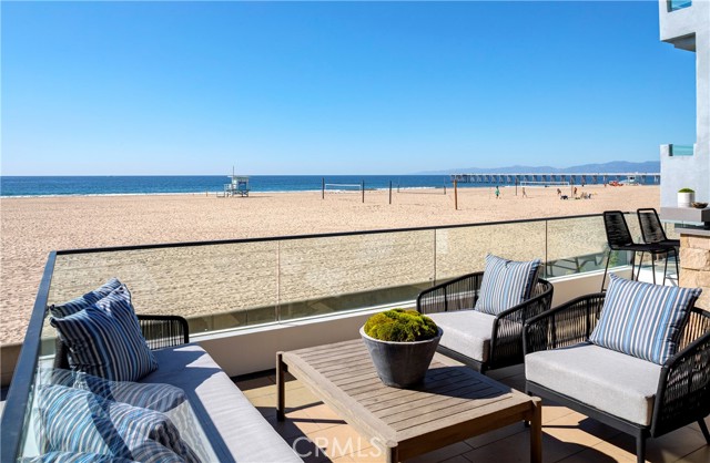 Detail Gallery Image 2 of 45 For 732 the Strand, Hermosa Beach,  CA 90254 - 3 Beds | 3/1 Baths