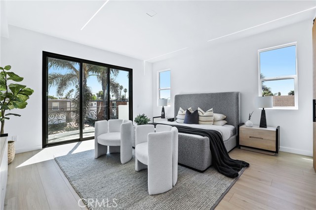 309 8th Street, Huntington Beach CA: https://media.crmls.org/medias/39e39b3f-390a-4bff-a483-af081c63a28e.jpg