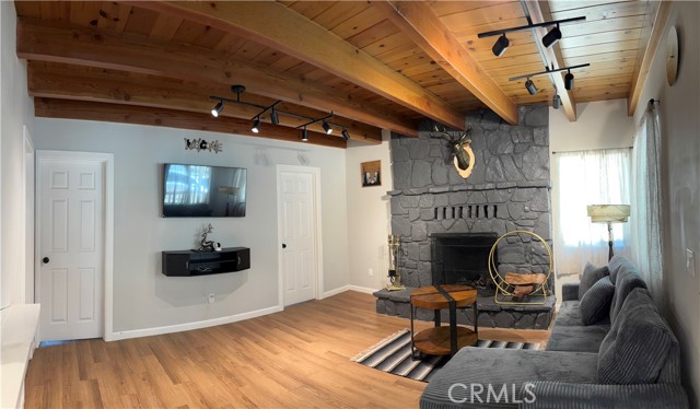 445 E Meadow Lane, Big Bear City CA: https://media.crmls.org/medias/39e3b62b-feb5-4625-87fe-1774a3700993.jpg