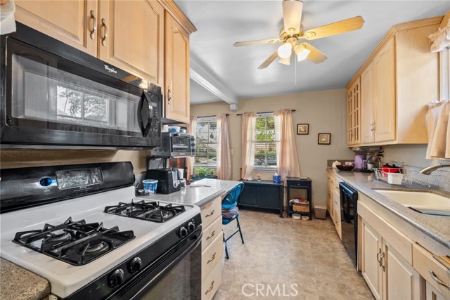 21041 Lanark Street, Canoga Park CA: https://media.crmls.org/medias/39e3ca70-dd9e-4c29-8c10-50cf7e1c7d8e.jpg