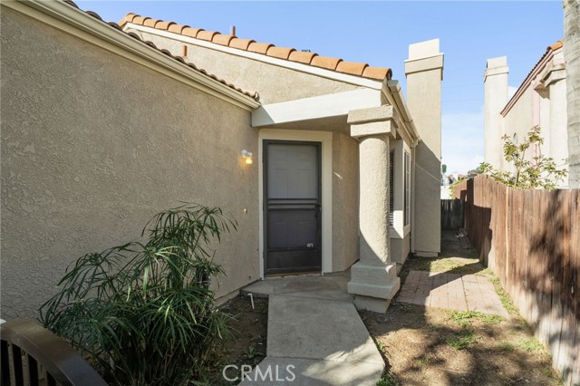 Detail Gallery Image 3 of 29 For 11864 Perlita, Fontana,  CA 92337 - 3 Beds | 2 Baths