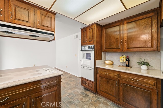 Image 14 of 52 For 7970 Ring Street