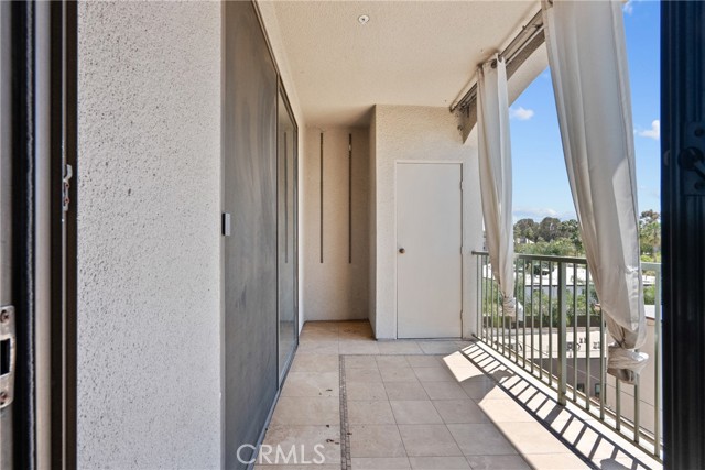 555 Maine Avenue, Long Beach CA: https://media.crmls.org/medias/39e4428a-2b86-4a83-82eb-90654f96170d.jpg