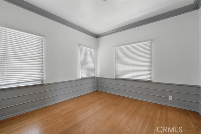 1327 S Burnside Avenue, Los Angeles CA: https://media.crmls.org/medias/39e4791f-ddbb-4b7d-83d4-b3d90265f3c9.jpg