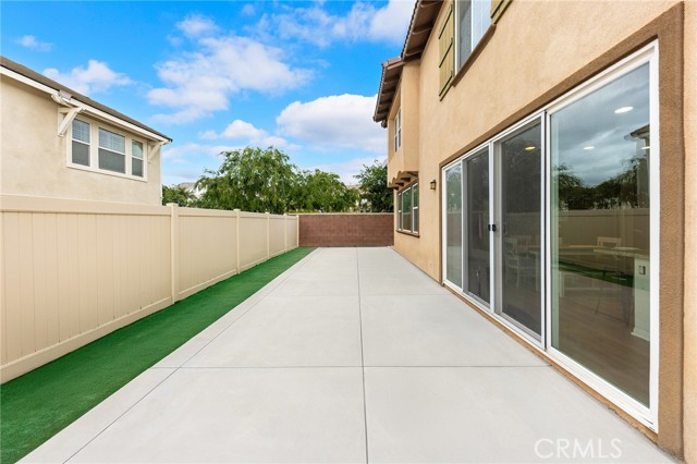7733 Lupin Street, Chino CA: https://media.crmls.org/medias/39e5d8dc-9998-4626-80b3-6beac1b5b5b9.jpg