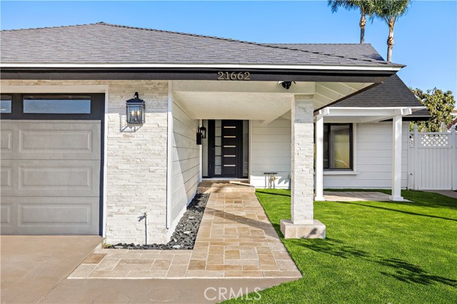 Detail Gallery Image 4 of 29 For 21662 Saluda Cir, Huntington Beach,  CA 92646 - 4 Beds | 3 Baths