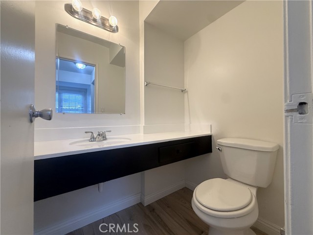 Detail Gallery Image 10 of 25 For 1974 W Glenoaks Ave #E,  Anaheim,  CA 92801 - 3 Beds | 2/1 Baths