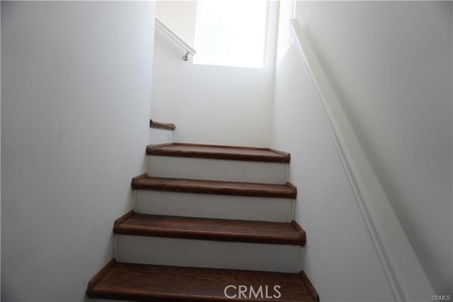 Detail Gallery Image 7 of 12 For 10558 Langmuir Ave, Sunland,  CA 91040 - 2 Beds | 1/1 Baths