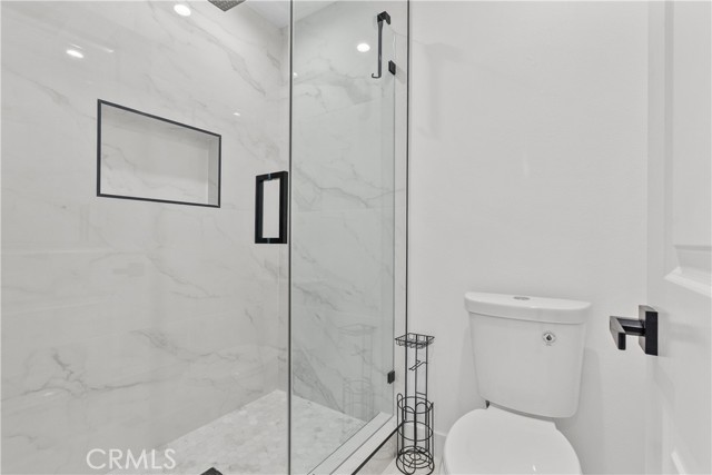 Detail Gallery Image 37 of 45 For 18417 Collins St #D,  Tarzana,  CA 91356 - 3 Beds | 2/1 Baths