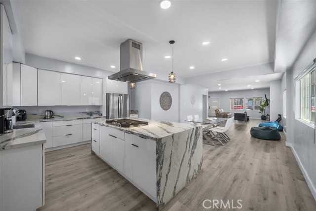 1727 N Kenmore Avenue, Los Angeles CA: https://media.crmls.org/medias/39eb4298-f5d1-4a27-8eb2-24b95dfef675.jpg