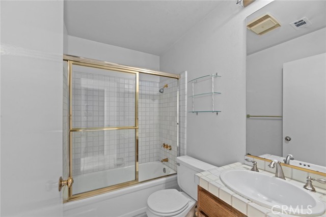 Detail Gallery Image 8 of 22 For 4641 Fulton #303,  Sherman Oaks,  CA 91423 - 2 Beds | 2/1 Baths