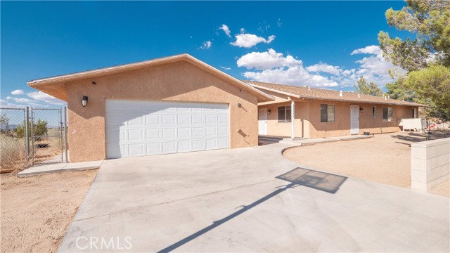 Detail Gallery Image 1 of 45 For 22686 Roundup Way, Apple Valley,  CA 92308 - 4 Beds | 2 Baths