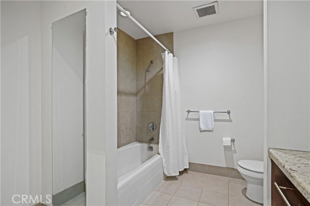 1111 S Grand Avenue, Los Angeles CA: https://media.crmls.org/medias/39ec6b78-4595-470c-a91f-5e83115dd344.jpg