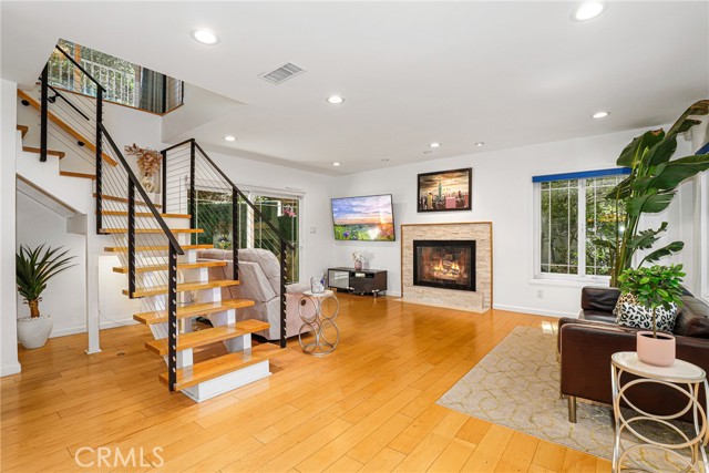 Detail Gallery Image 2 of 37 For 3329 Adina Dr, Los Angeles,  CA 90068 - 3 Beds | 3/1 Baths