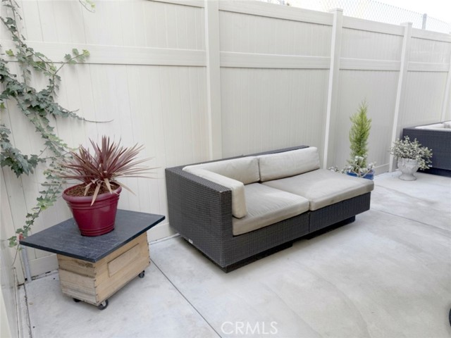 Detail Gallery Image 22 of 57 For 111 Geneva Walk, Long Beach,  CA 90803 - 4 Beds | 3 Baths