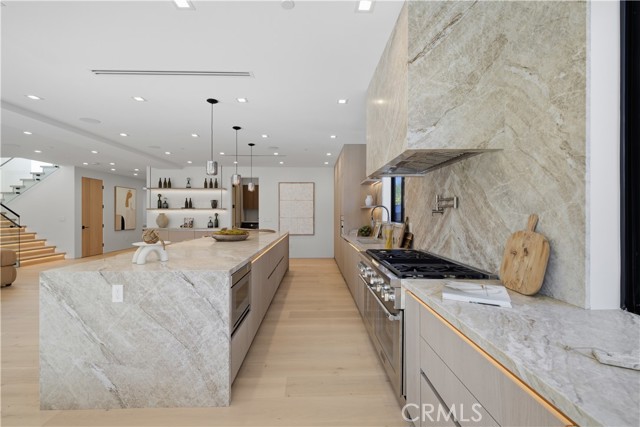22518 Burbank photo 19