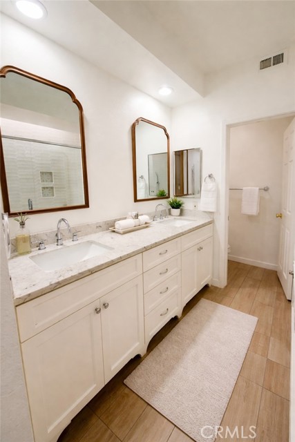 Detail Gallery Image 12 of 22 For 48 Baycrest Ct, Newport Beach,  CA 92660 - 2 Beds | 2 Baths