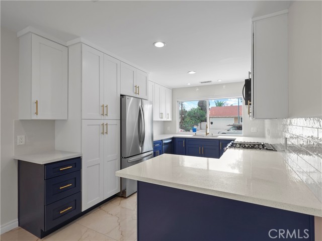 Detail Gallery Image 13 of 55 For 18724 Frankfort St, Northridge,  CA 91324 - 4 Beds | 3 Baths