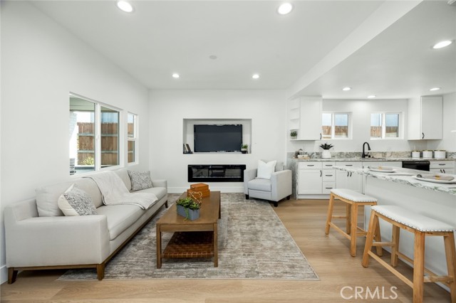 201 S Melrose Street, Placentia CA: https://media.crmls.org/medias/39ef0c6e-09dc-4ff2-a473-b2c2639917b7.jpg
