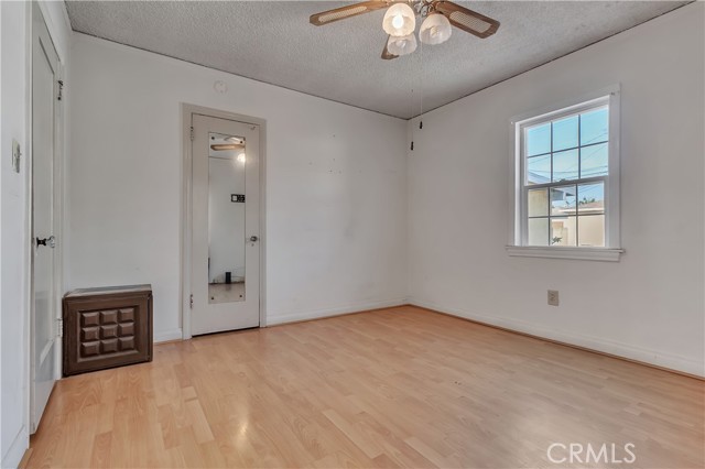 8148 Madison Avenue, South Gate CA: https://media.crmls.org/medias/39effd3a-d61e-4019-8db9-cbe9dac132f5.jpg