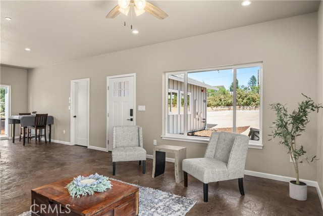 Detail Gallery Image 8 of 35 For 533 Valley View Dr, Paradise,  CA 95969 - 3 Beds | 2 Baths