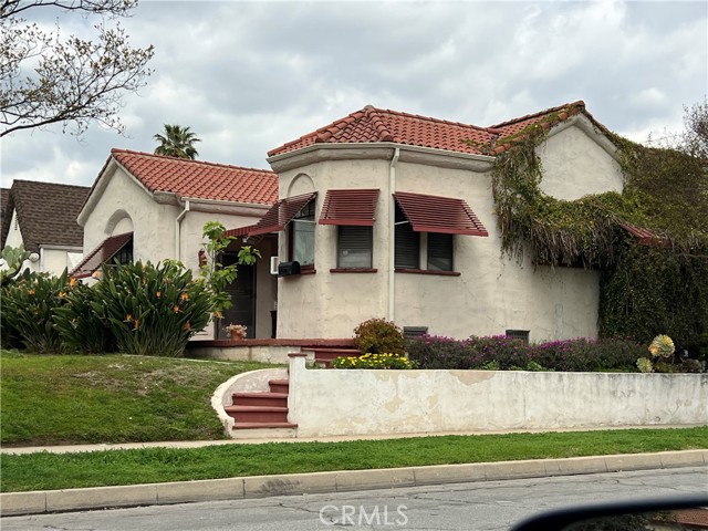 400 N Valencia Street, Alhambra CA: https://media.crmls.org/medias/39f02ea9-51bf-49e0-8be0-435aabd55d65.jpg