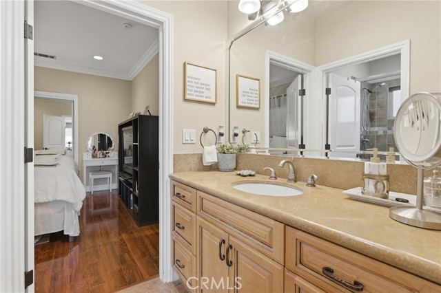 Detail Gallery Image 28 of 39 For 22711 Collins St, Woodland Hills,  CA 91367 - 4 Beds | 3/1 Baths