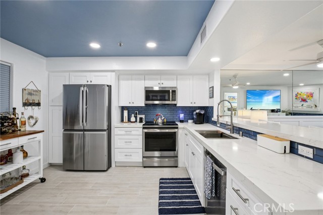 200 Pacific Coast, Huntington Beach CA: https://media.crmls.org/medias/39f1a39a-607a-4cb4-a63c-ace577e71797.jpg
