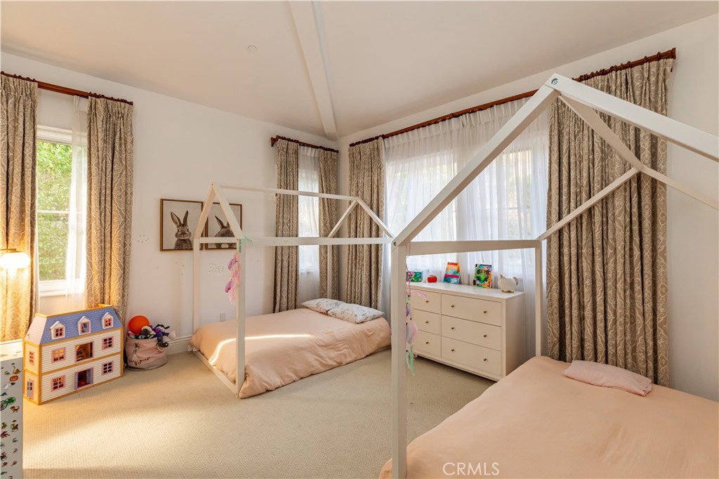 https://media.crmls.org/medias/39f1bd03-84f8-49fd-a409-035e60e6d723.jpg?preset=X-Large