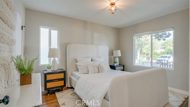 231 W Cedar Avenue, Burbank CA: https://media.crmls.org/medias/39f1f1dc-9910-48c8-a2ce-ea4e958f0f74.jpg
